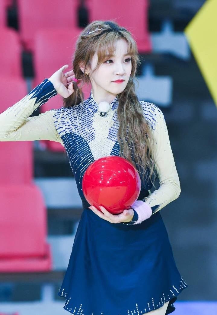 宋雨琦被扒出微博小号这和开局一张图内容全靠编有区别