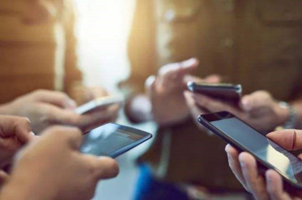 为何有些人有两个微信号？